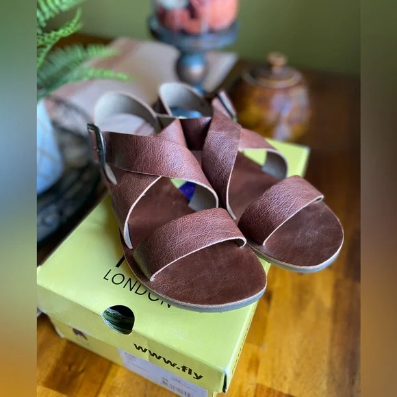 EUC Fly London Bian Brown Leather Sandals - Picture 4 of 8